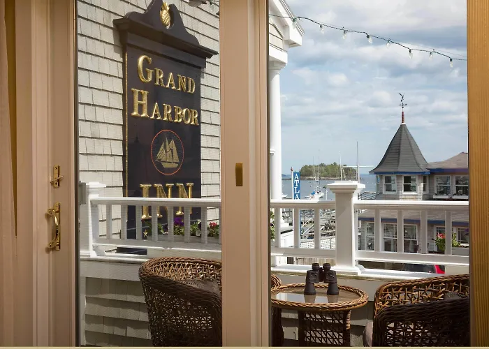 Hotel with view: Grand Harbor Inn